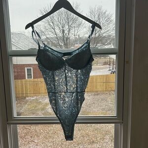 fashion nova L bodysuit